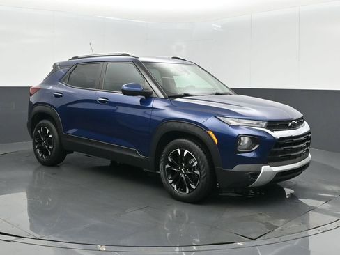 Used 2022 Chevrolet TrailBlazer LT image 1