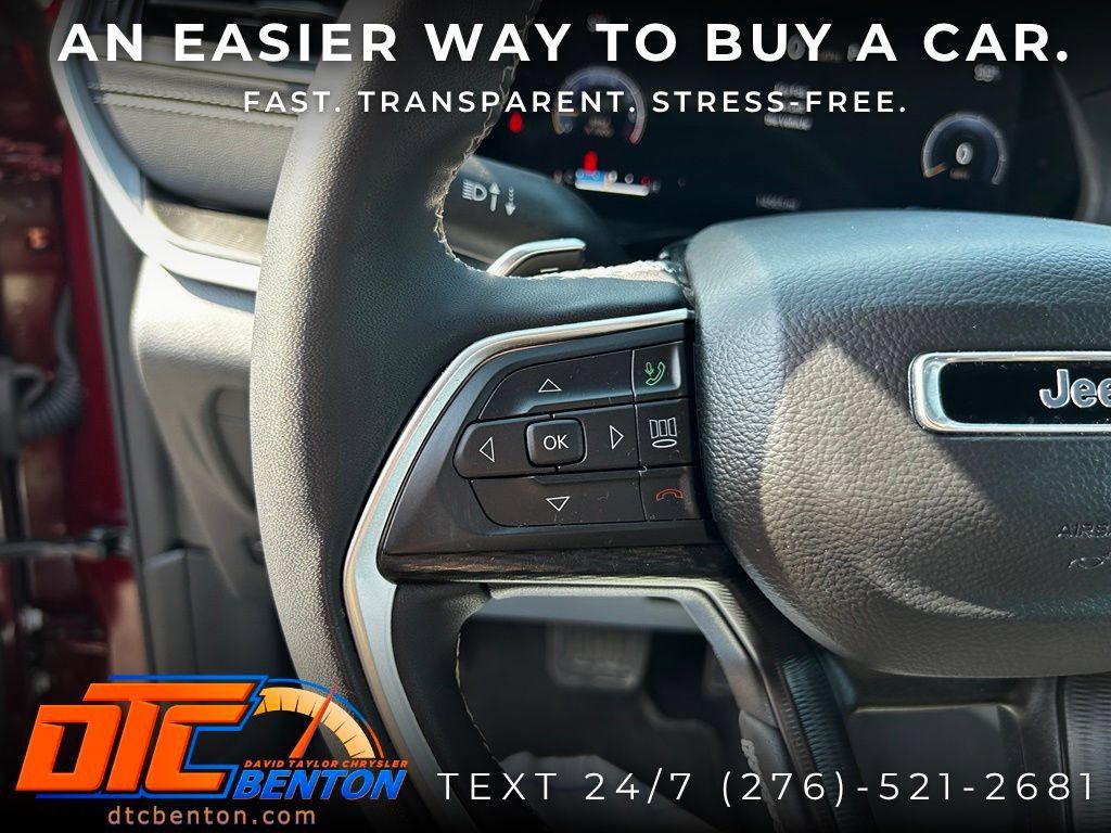 Used 2025 Jeep Grand Cherokee Altitude AWD/4WD image 14