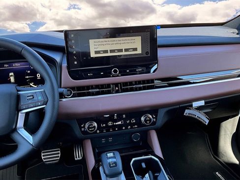 New 2025 Mitsubishi Outlander SEL image 7