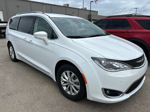 Used 2018 Chrysler Pacifica Touring-L Plus w/ Advanced Safetytec Group FWD image 3