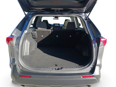 Used 2021 Toyota RAV4 XLE image 13
