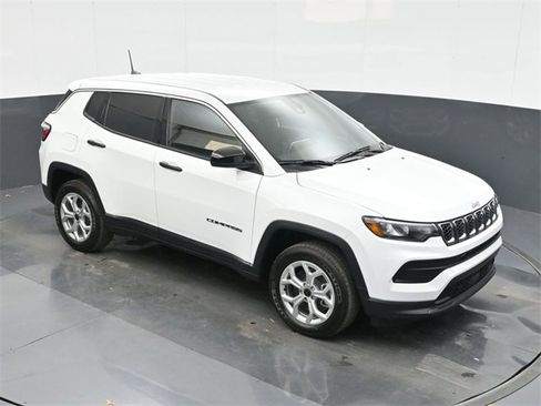 Used 2025 Jeep Compass Sport image 31