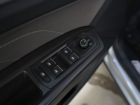 Used 2023 Volkswagen Atlas Cross Sport SE image 23