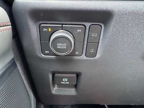 Used 2025 Ford Expedition Active AWD/4WD image 39