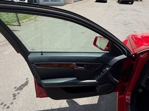 Used 2014 Mercedes-Benz C 300 4MATIC Sedan image 9