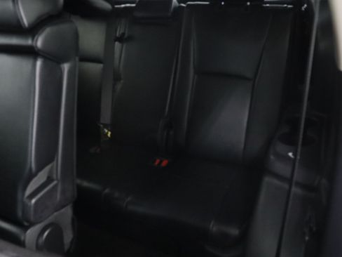 Used 2022 Toyota Highlander XLE FWD image 34