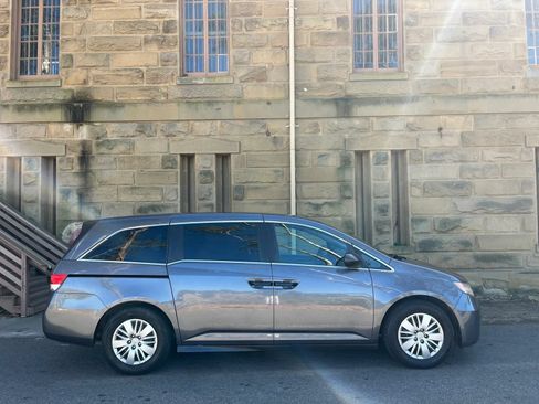Used 2016 Honda Odyssey LX image 5
