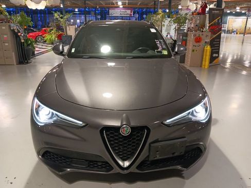 Used 2023 Alfa Romeo Stelvio Ti AWD/4WD image 8