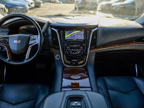 Used 2020 Cadillac Escalade ESV Luxury image 42