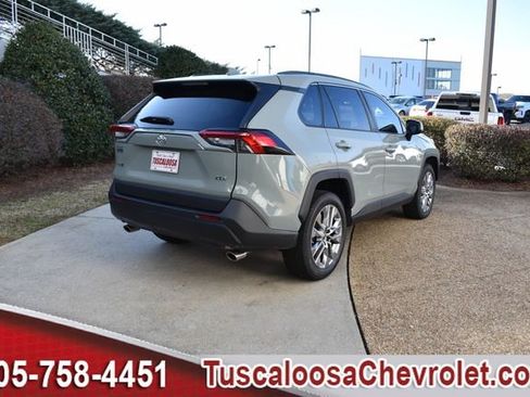 Used 2022 Toyota RAV4 XLE Premium image 11