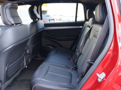 Used 2024 Jeep Wagoneer Launch Edition image 17