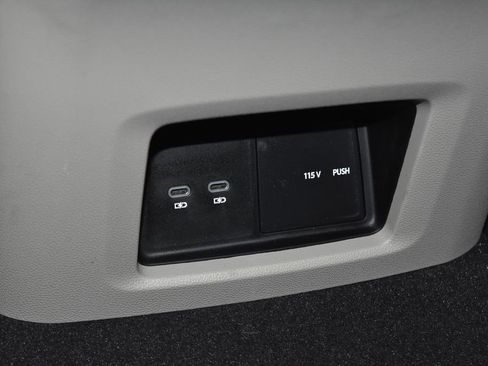 Certified 2025 Volkswagen Atlas SEL Premium R-Line image 17