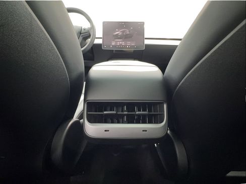 Used 2022 Tesla Model Y Performance image 33