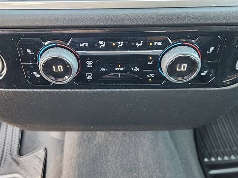 Used 2023 Chevrolet Silverado 1500 LT image 18