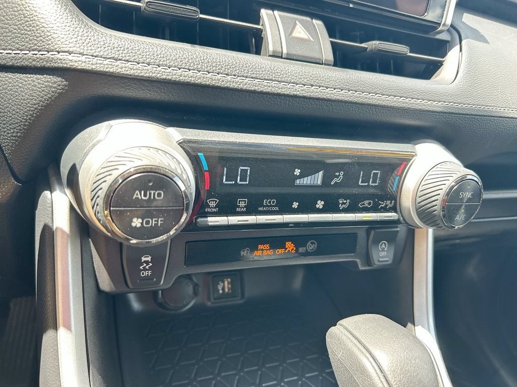 Used 2025 Toyota RAV4 XLE FWD image 26