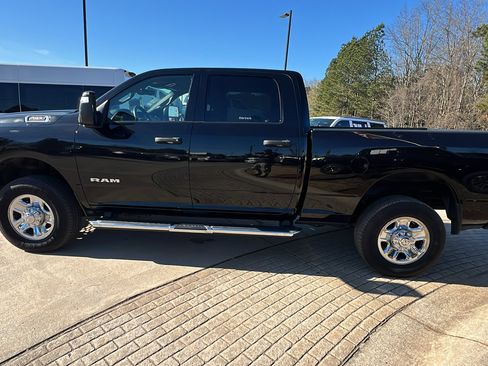 Used 2024 RAM 2500 Big Horn w/ Bed Utility Group image 11