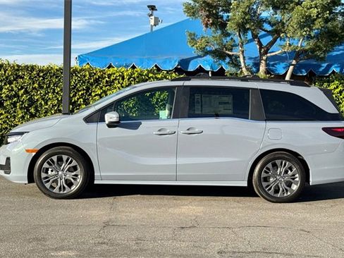 New 2026 Honda Odyssey Touring image 7
