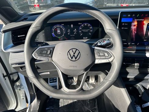 New 2026 Volkswagen Tiguan SE R-Line image 15