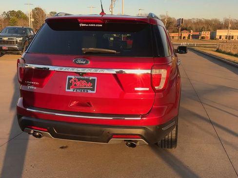 Used 2019 Ford Explorer Limited w/ Ford Safe & Smart Package image 8