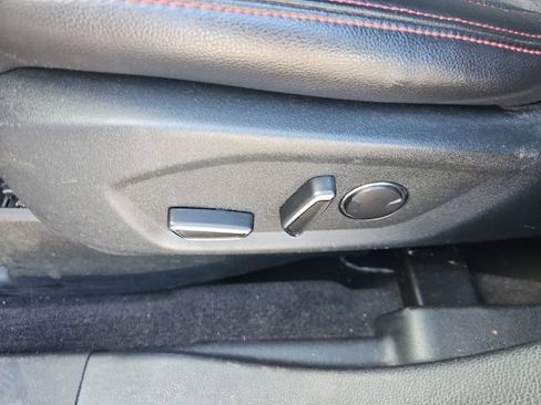 Used 2018 Ford Explorer XLT w/ Equipment Group 202A image 18