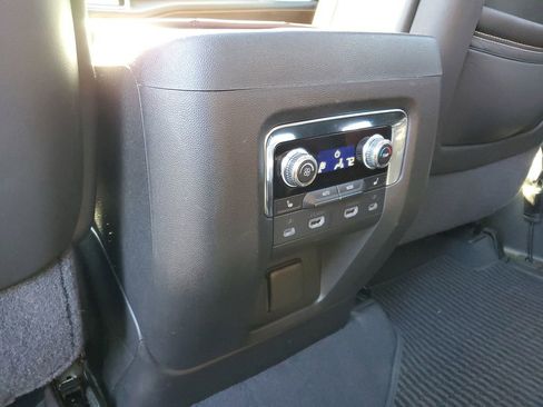 Used 2023 GMC Yukon Denali Ultimate image 34