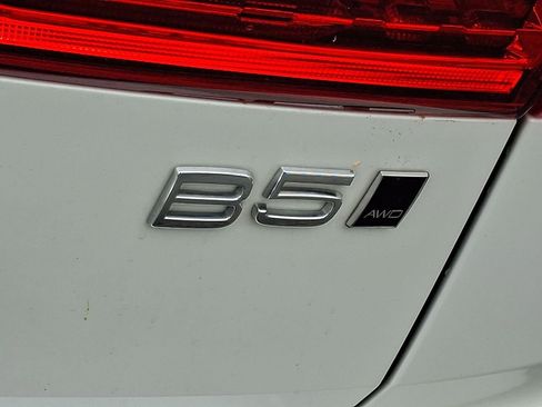 Certified 2023 Volvo XC60 B5 Plus image 30