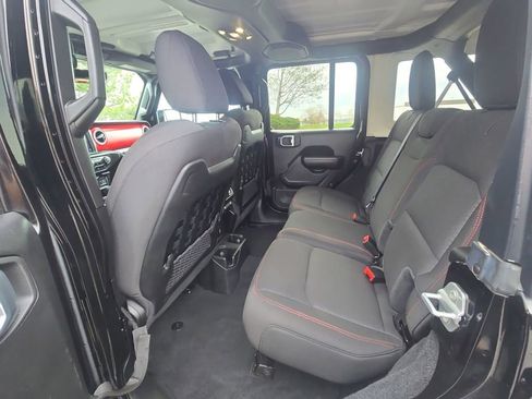 Used 2023 Jeep Wrangler Unlimited Rubicon w/ Cold Weather Group AWD/4WD image 40