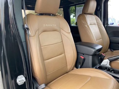 Used 2020 Jeep Wrangler Unlimited Sahara AWD/4WD image 37