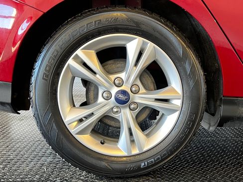 Used 2014 Ford Focus SE w/ SE Winter Package FWD image 8