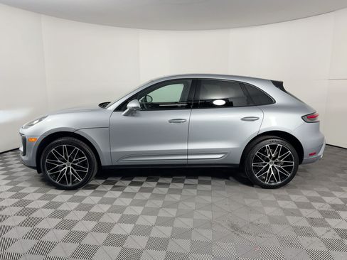 Certified 2026 Porsche Macan AWD/4WD image 2