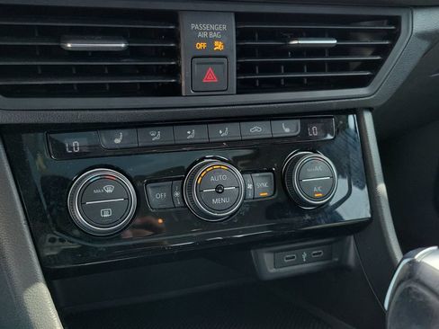 Used 2020 Volkswagen Jetta SE FWD image 25