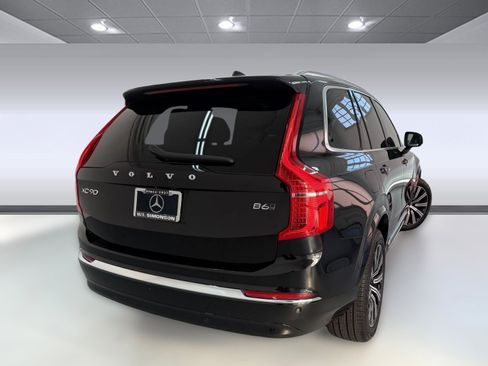 Used 2025 Volvo XC90 B6 Plus image 8