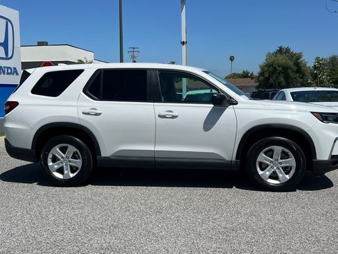 Certified 2024 Honda Pilot LX image 7