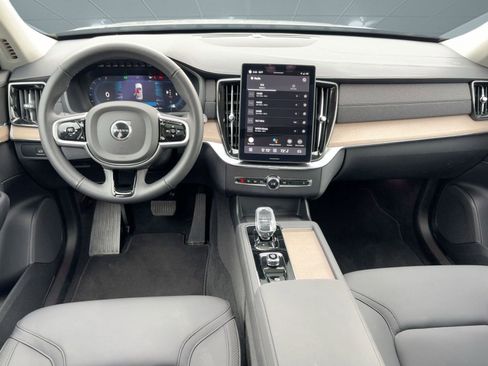 Certified 2025 Volvo XC90 B5 Plus image 25