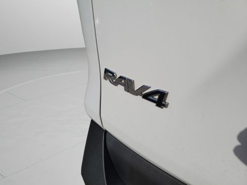 Used 2022 Toyota RAV4 XLE w/ Convenience Package FWD image 31