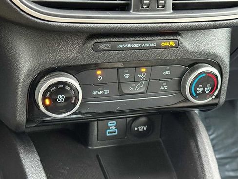 Used 2022 Ford Escape SE image 18