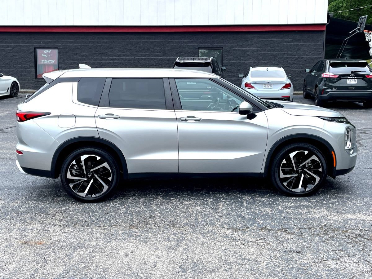 Used 2022 Mitsubishi Outlander SE AWD/4WD image 4