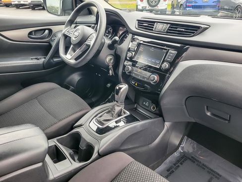 Used 2020 Nissan Rogue Sport S image 22
