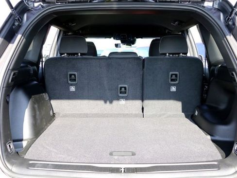 Used 2025 Jeep Grand Cherokee Laredo image 26