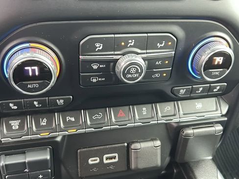 Used 2021 Chevrolet Silverado 2500 LTZ w/ LTZ Premium Package image 11