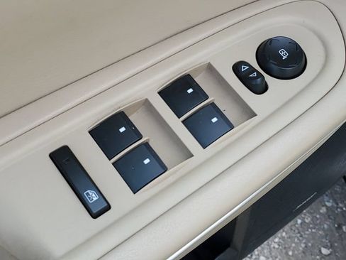 Used 2010 GMC Acadia SLT FWD image 17