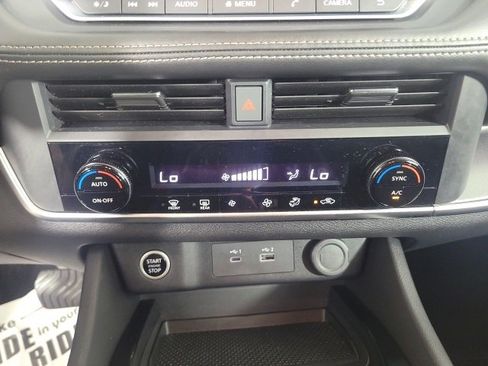 Used 2023 Nissan Rogue SV image 29