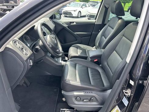 Used 2017 Volkswagen Tiguan Sport FWD image 19