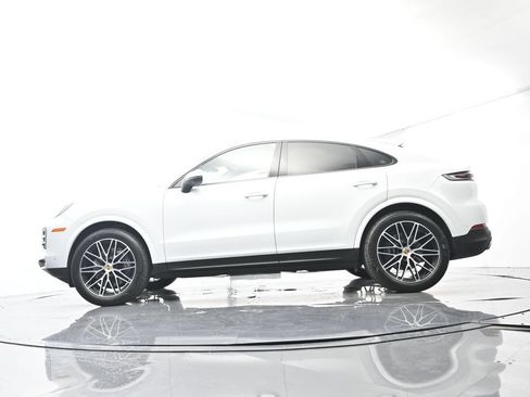 Certified 2024 Porsche Cayenne Coupe AWD/4WD image 47