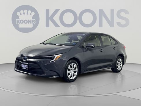 Used 2025 Toyota Corolla LE AWD/4WD image 1