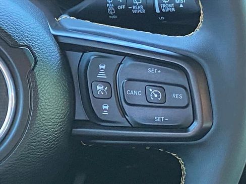 Used 2024 Jeep Wrangler Unlimited image 9