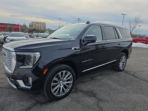 Used 2021 GMC Yukon Denali w/ Denali Premium Package image 3