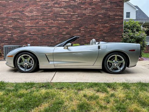 Used 2006 Chevrolet Corvette Convertible w/ Preferred Equipment Group RWD image 20