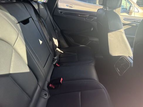 Used 2023 Porsche Macan image 5