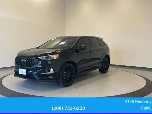 Used 2022 Ford Edge ST-Line w/ Cold Weather Package image 3